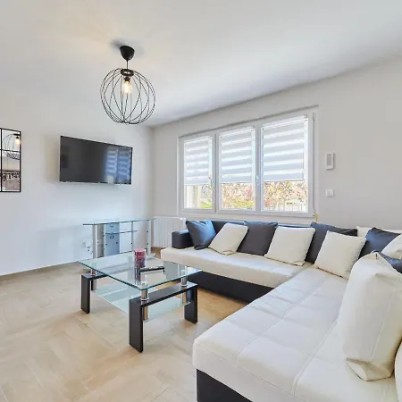 Janomaine By Interhome * 꺄부흐